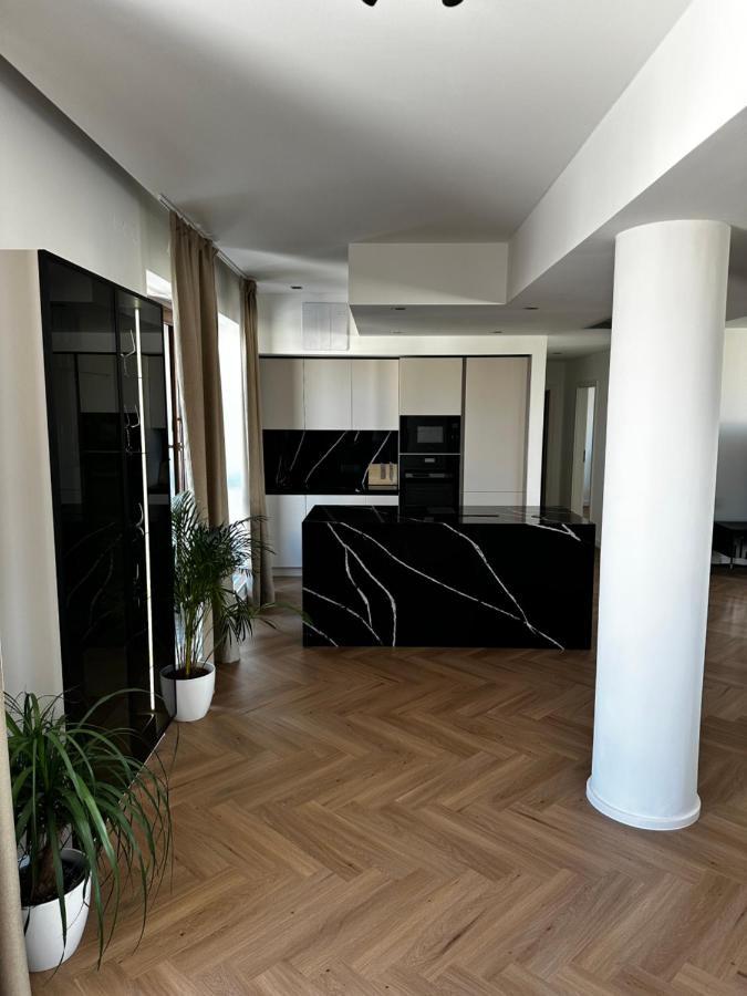 Luxury Penthouse At The Historical Centre With Free Parking Apartment Bratislava Exterior photo