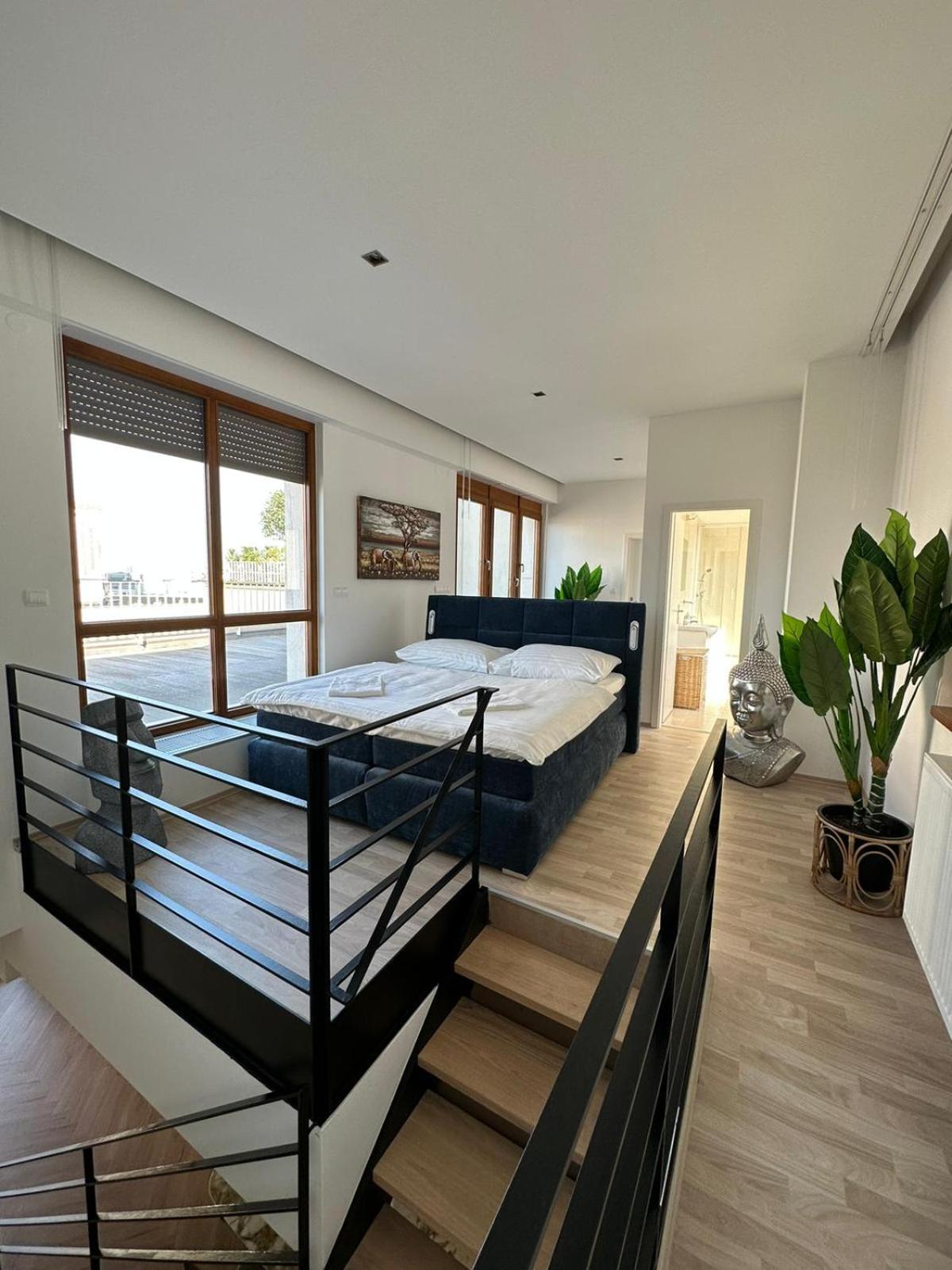 Luxury Penthouse At The Historical Centre With Free Parking Apartment Bratislava Exterior photo